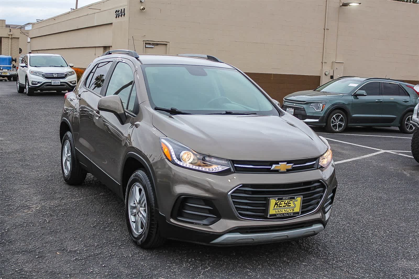 Thumbnail: 2022 Chevrolet Trax - 3