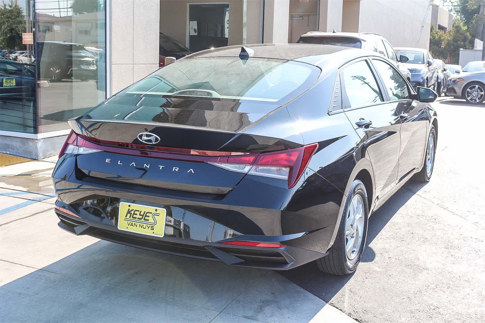 Thumbnail: 2023 Hyundai Elantra - 4