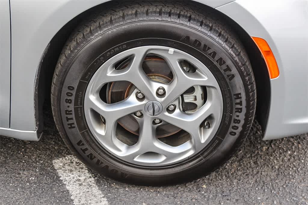 Thumbnail: 2023 Chrysler Pacifica - 9