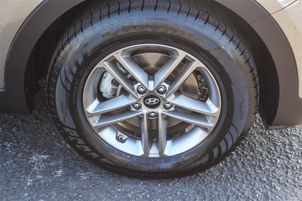 Thumbnail: 2017 Hyundai Santa Fe - 9