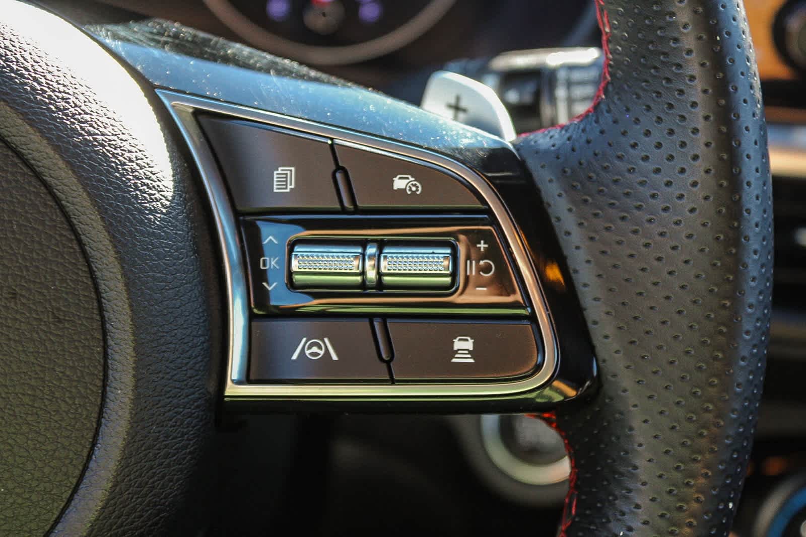 Thumbnail: 2023 Kia Forte - 34