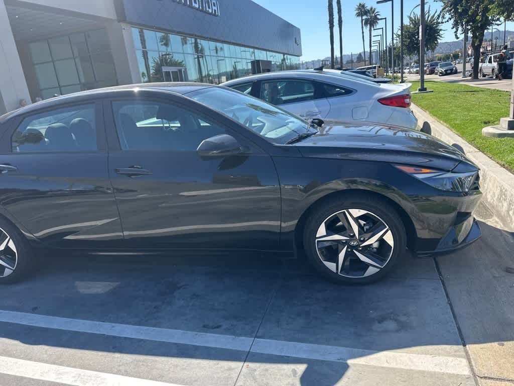 Thumbnail: 2023 Hyundai Elantra - 4