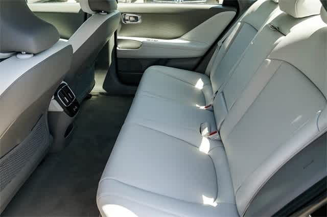 Thumbnail: 2023 Hyundai Ioniq 6 - 18
