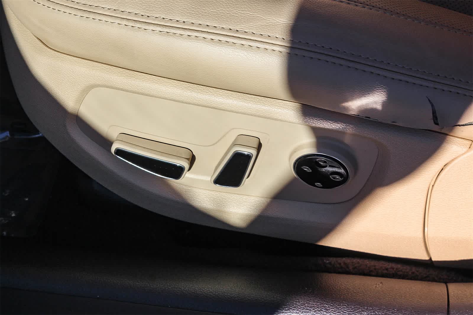 Thumbnail: 2015 Hyundai Genesis - 29