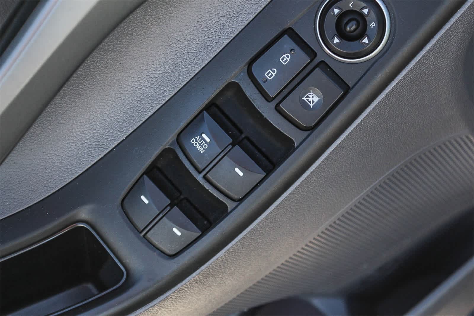 Thumbnail: 2014 Hyundai Elantra - 26