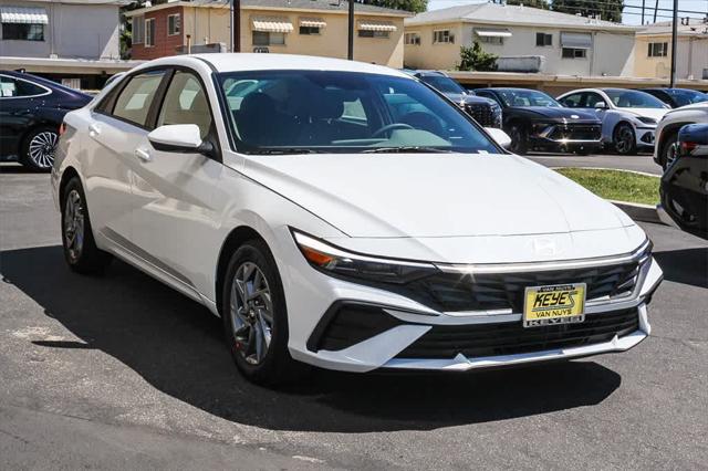 2025 Hyundai Elantra Blue 3