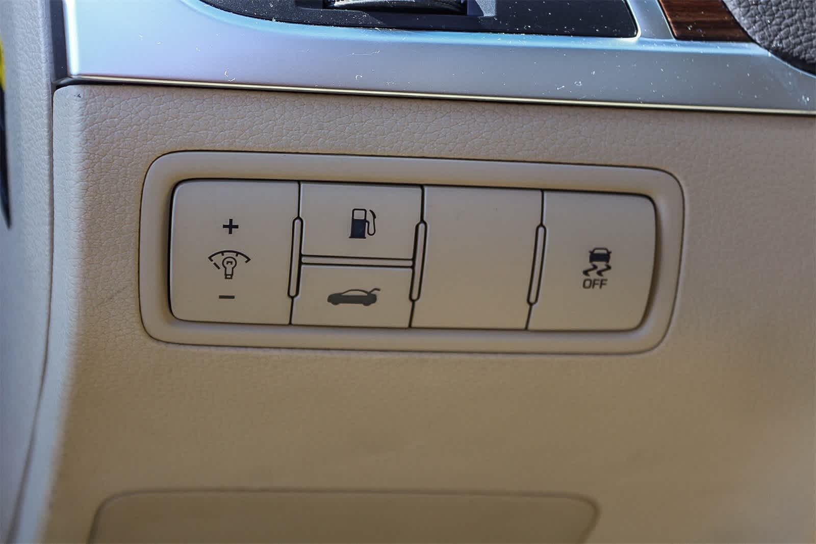 Thumbnail: 2015 Hyundai Genesis - 31