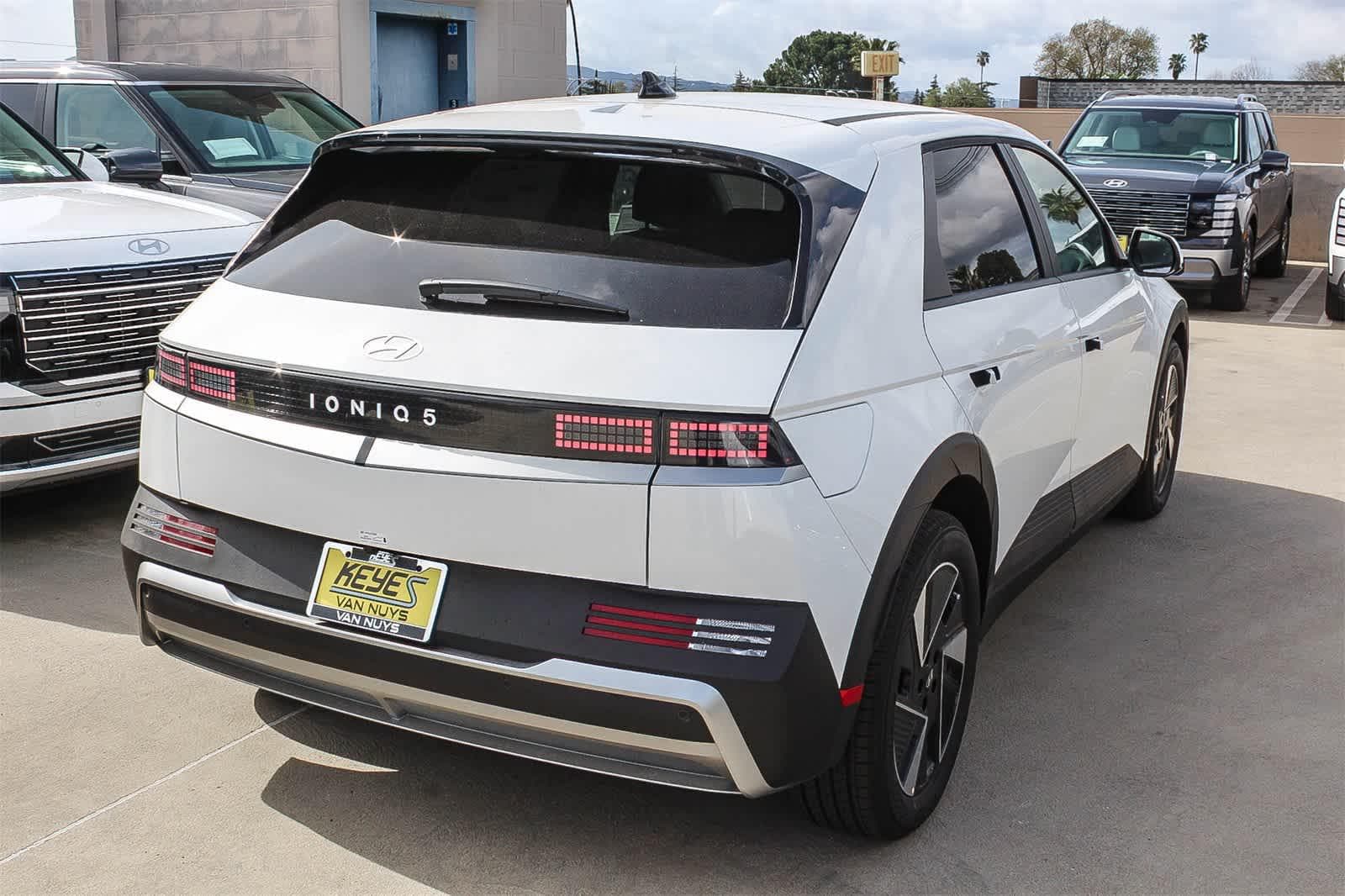 Thumbnail: 2026 Hyundai Ioniq 5 - 4