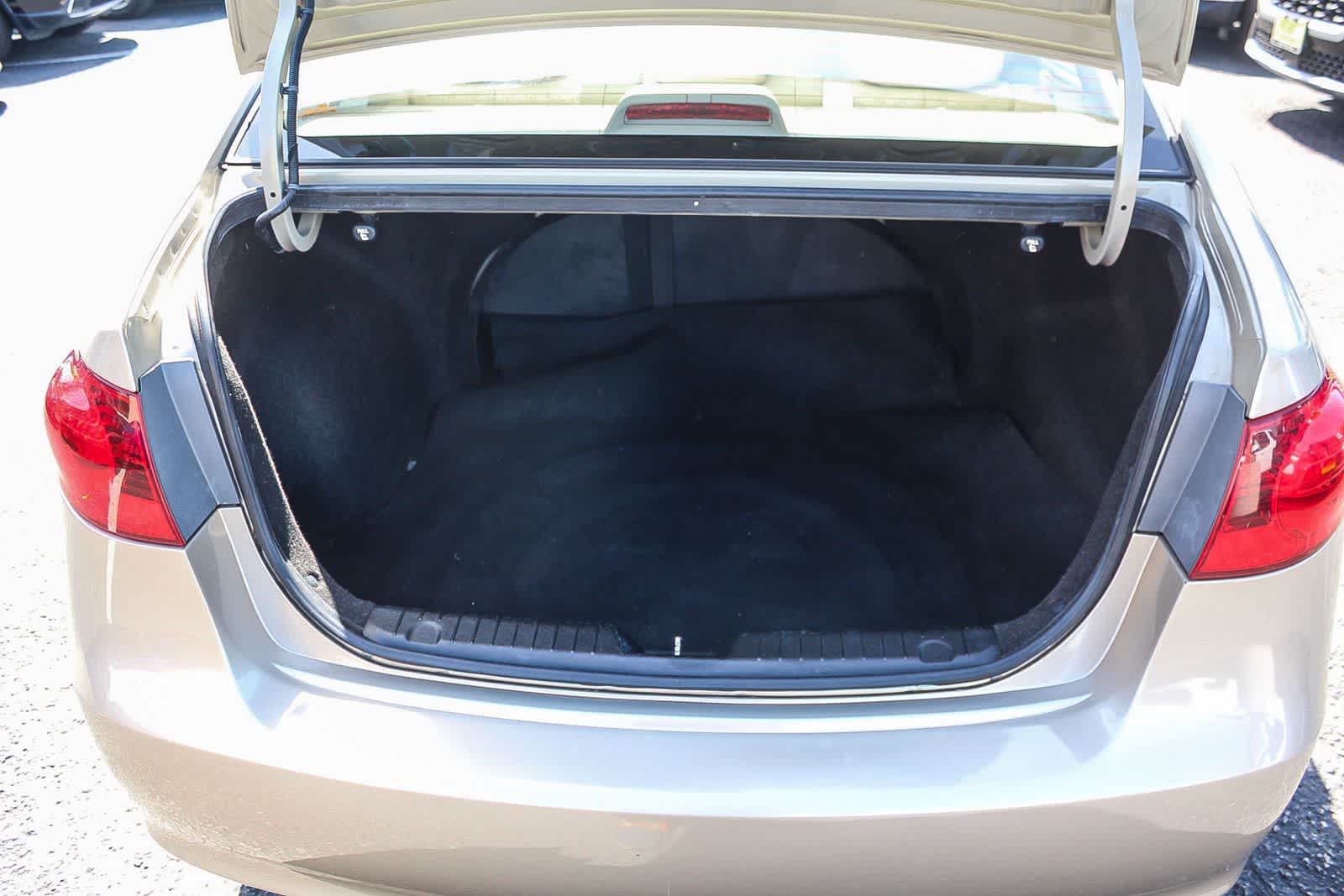 Thumbnail: 2010 Hyundai Elantra - 35