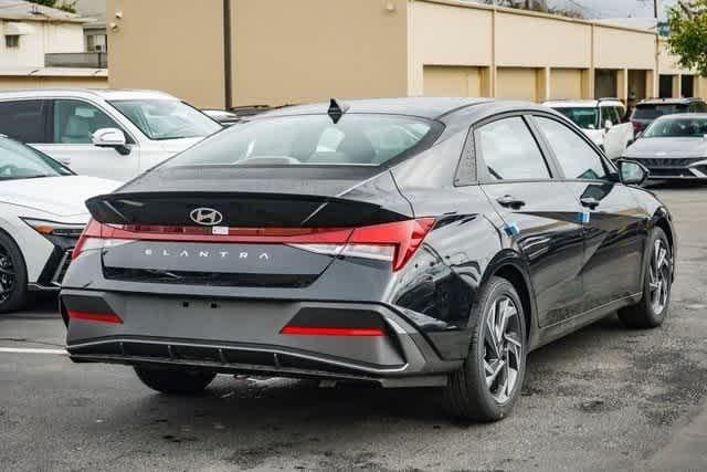 Thumbnail: 2025 Hyundai Elantra - 4