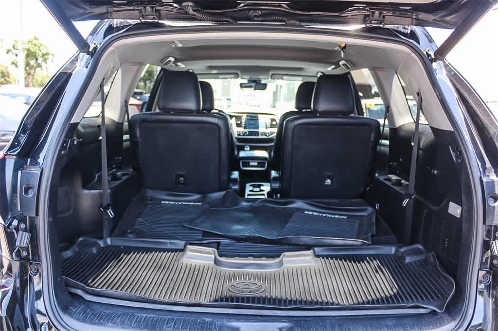 Thumbnail: 2018 Toyota Highlander - 25