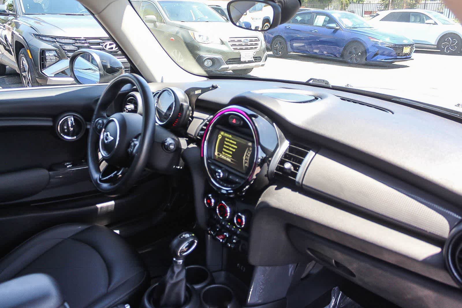 Thumbnail: 2017 MINI Cooper Hardtop - 18