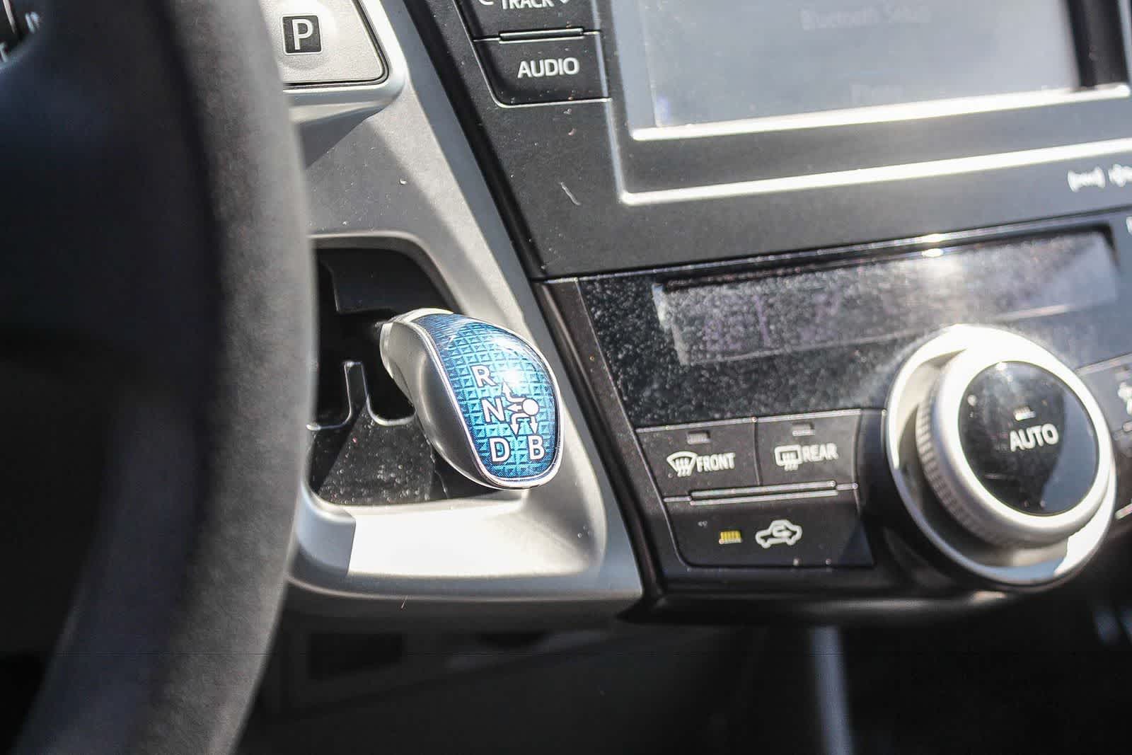 Thumbnail: 2012 Toyota Prius v - 26