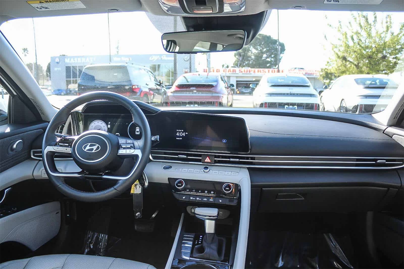 Thumbnail: 2025 Hyundai Elantra - 17