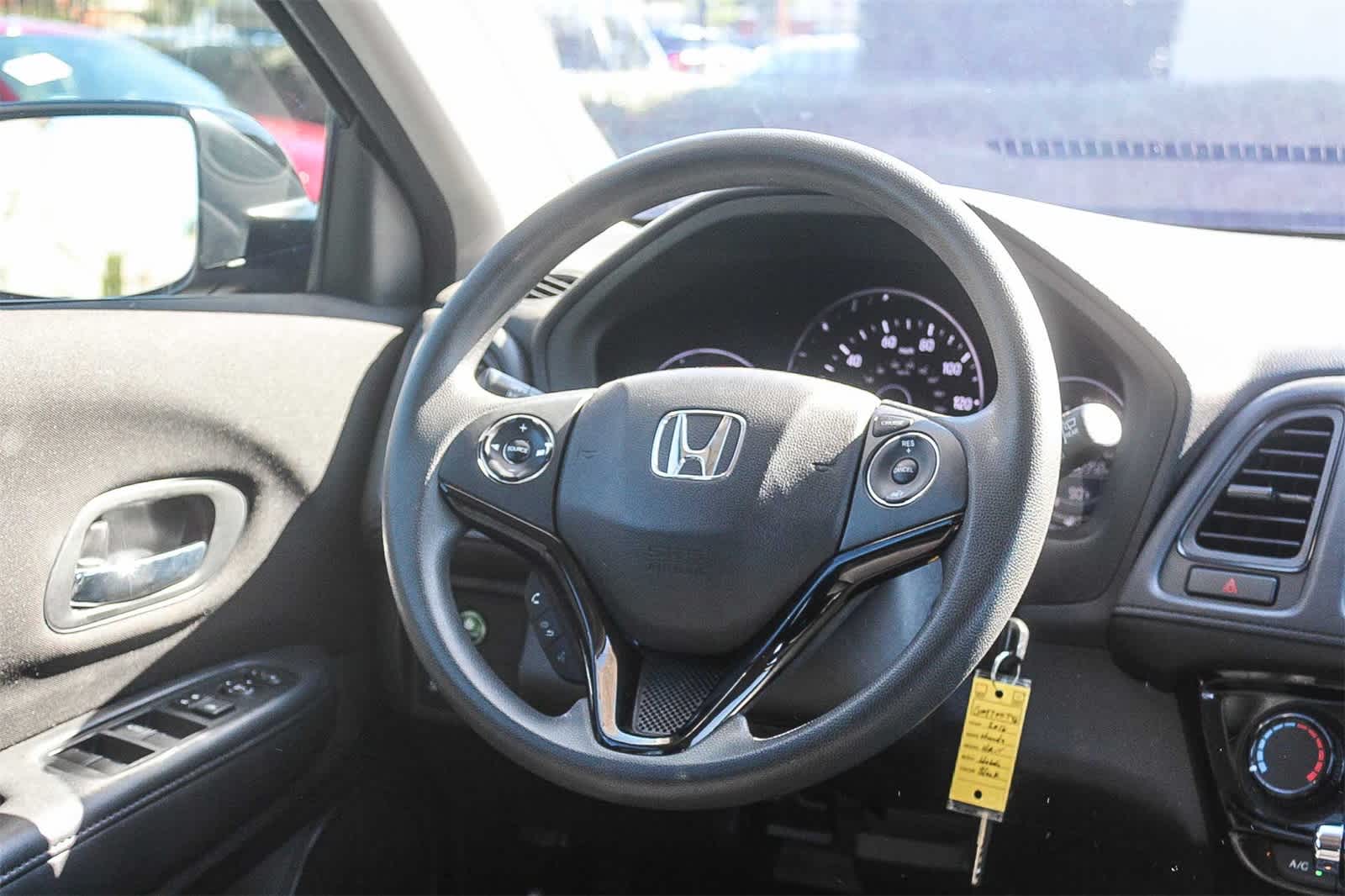 Thumbnail: 2016 Honda HR-V - 18