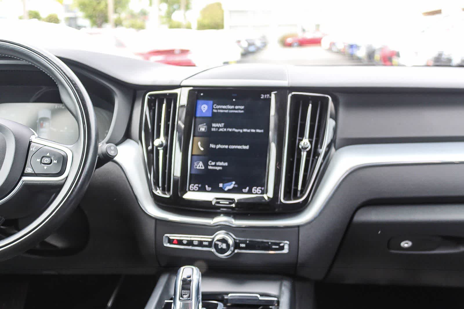 Thumbnail: 2018 Volvo XC60 - 18