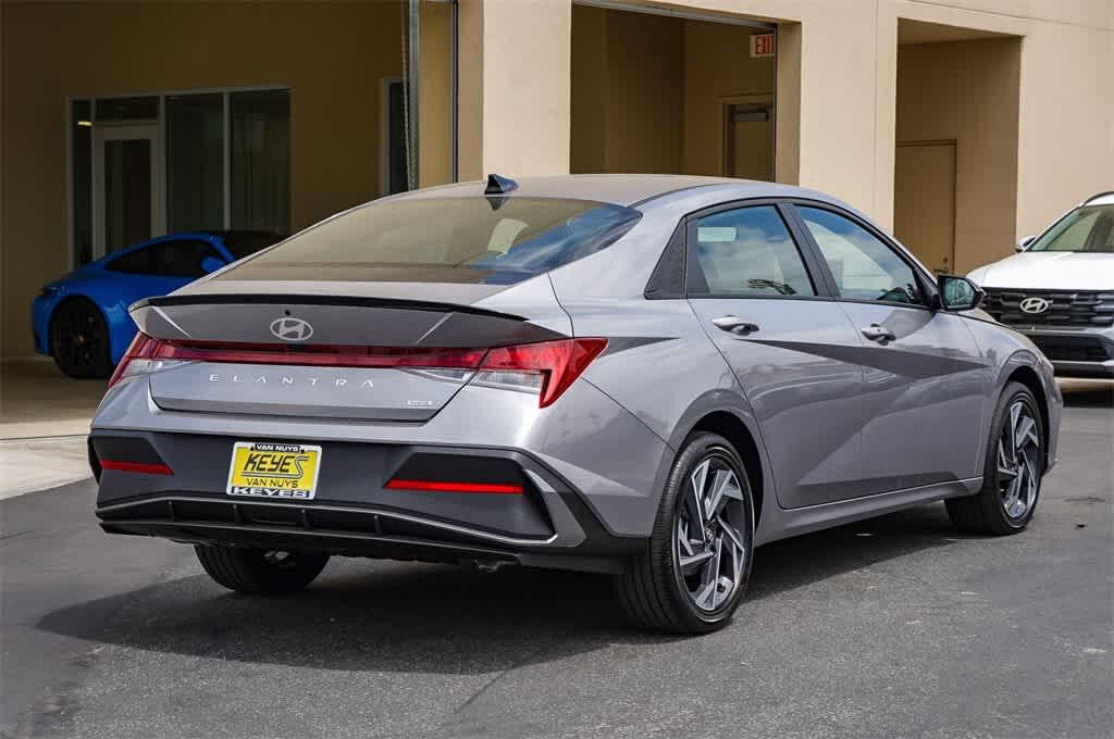 Thumbnail: 2025 Hyundai Elantra - 4