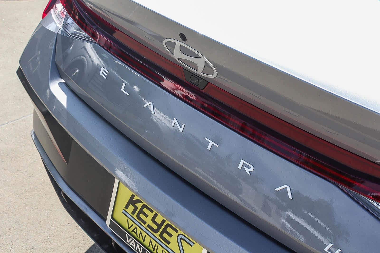 2026 Hyundai Elantra Limited - Photo 9