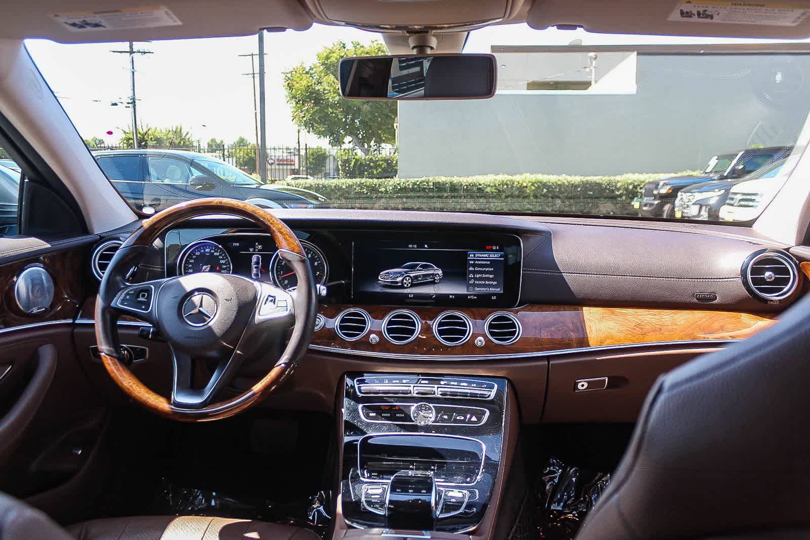 Thumbnail: 2017 Mercedes-Benz E-Class - 16