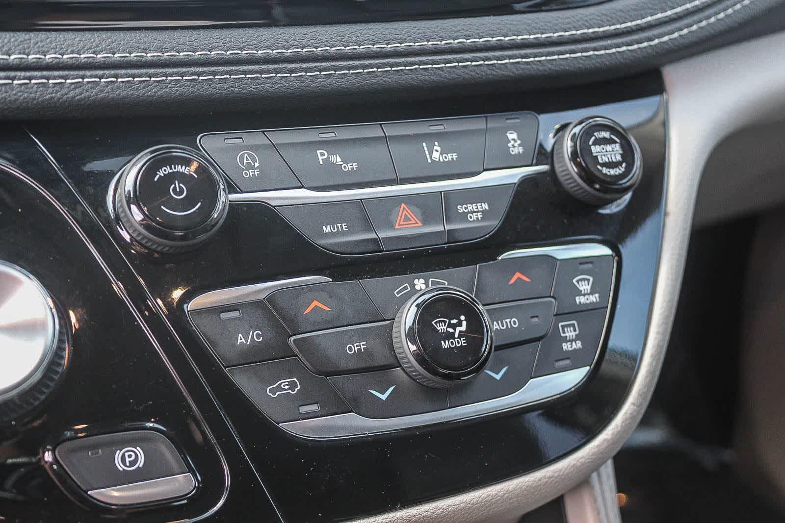 Thumbnail: 2023 Chrysler Pacifica - 36