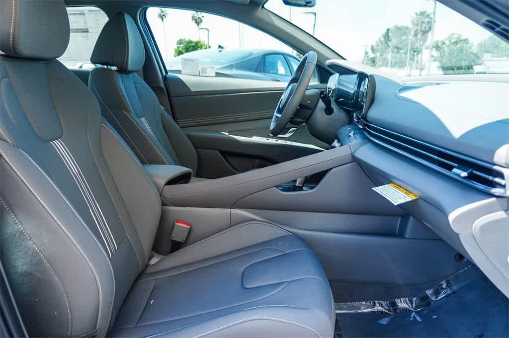 Thumbnail: 2025 Hyundai Elantra - 18