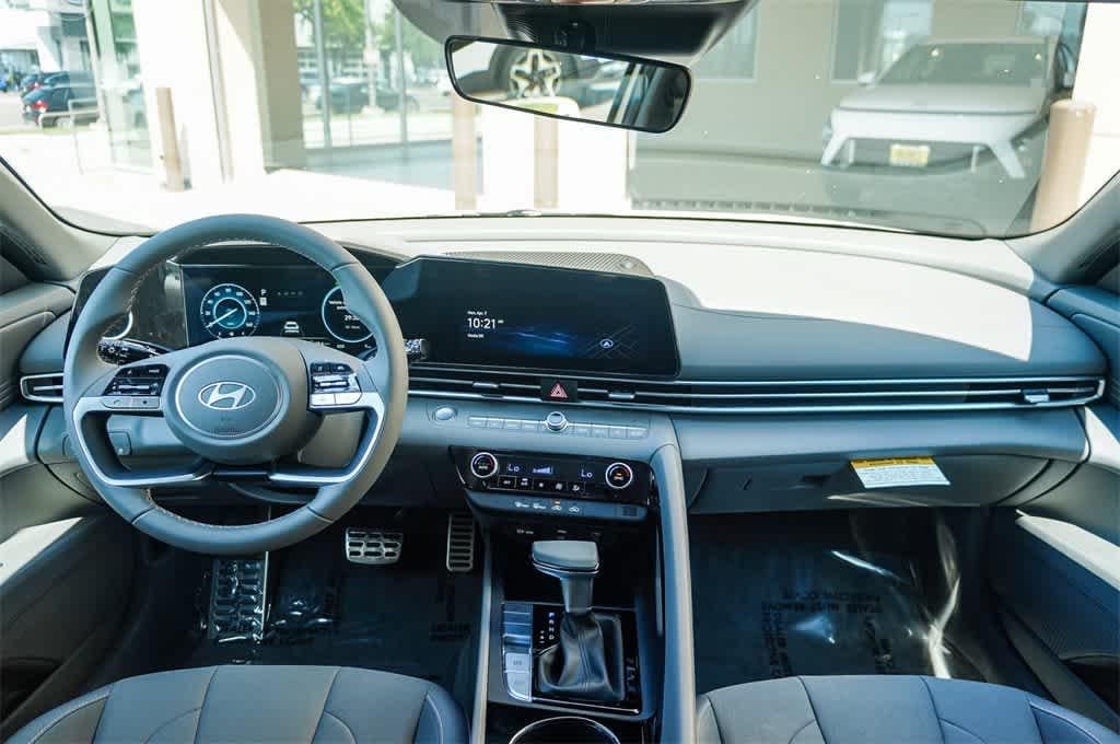 Thumbnail: 2025 Hyundai Elantra - 13