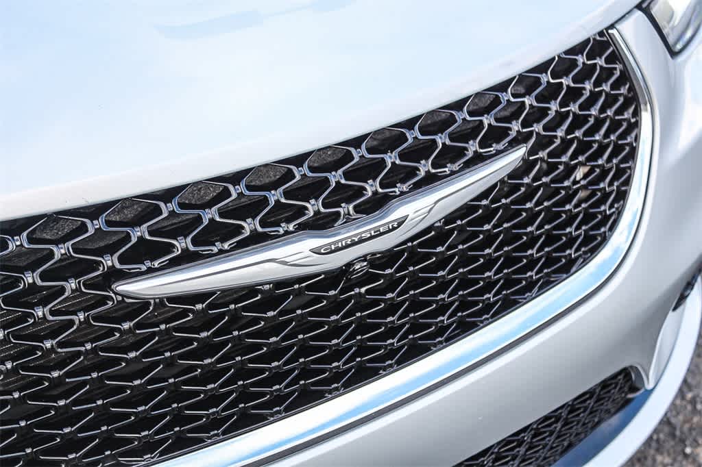 Thumbnail: 2023 Chrysler Pacifica - 11