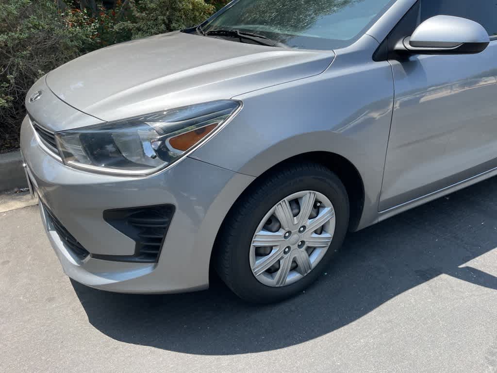 Thumbnail: 2021 Kia Rio - 3