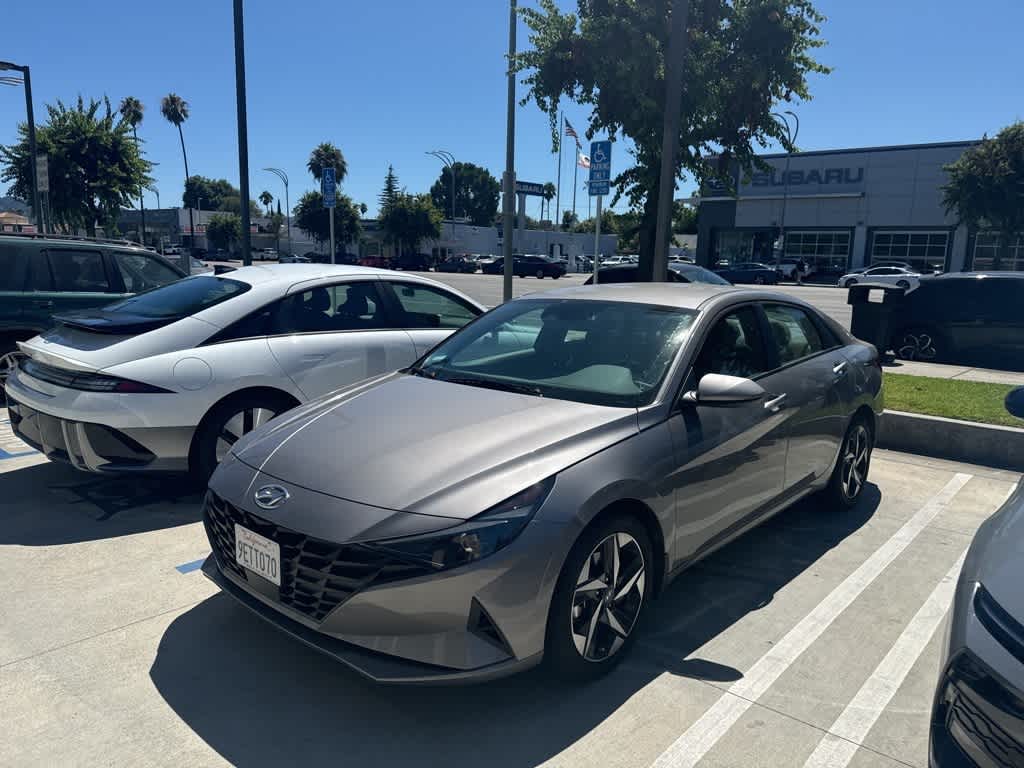 Thumbnail: 2023 Hyundai Elantra - 3