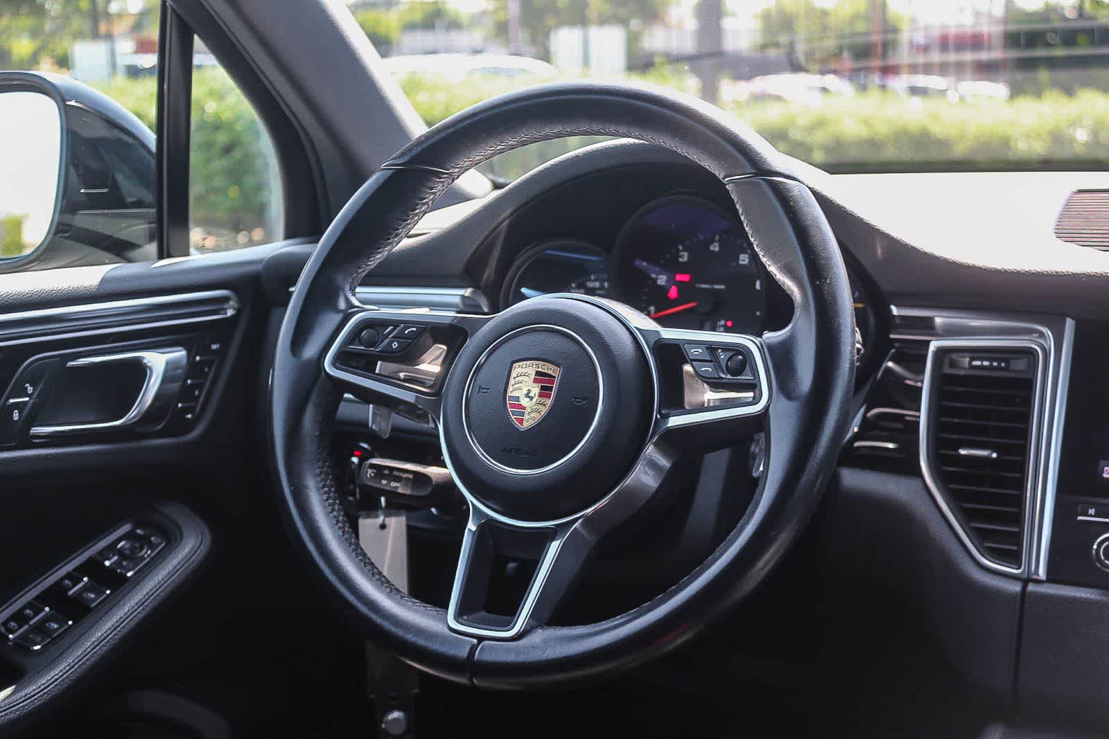 Thumbnail: 2018 Porsche Macan - 19