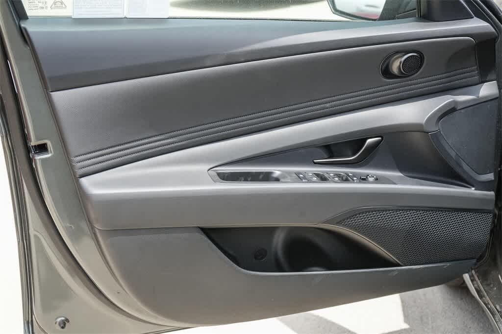 Thumbnail: 2025 Hyundai Elantra - 24
