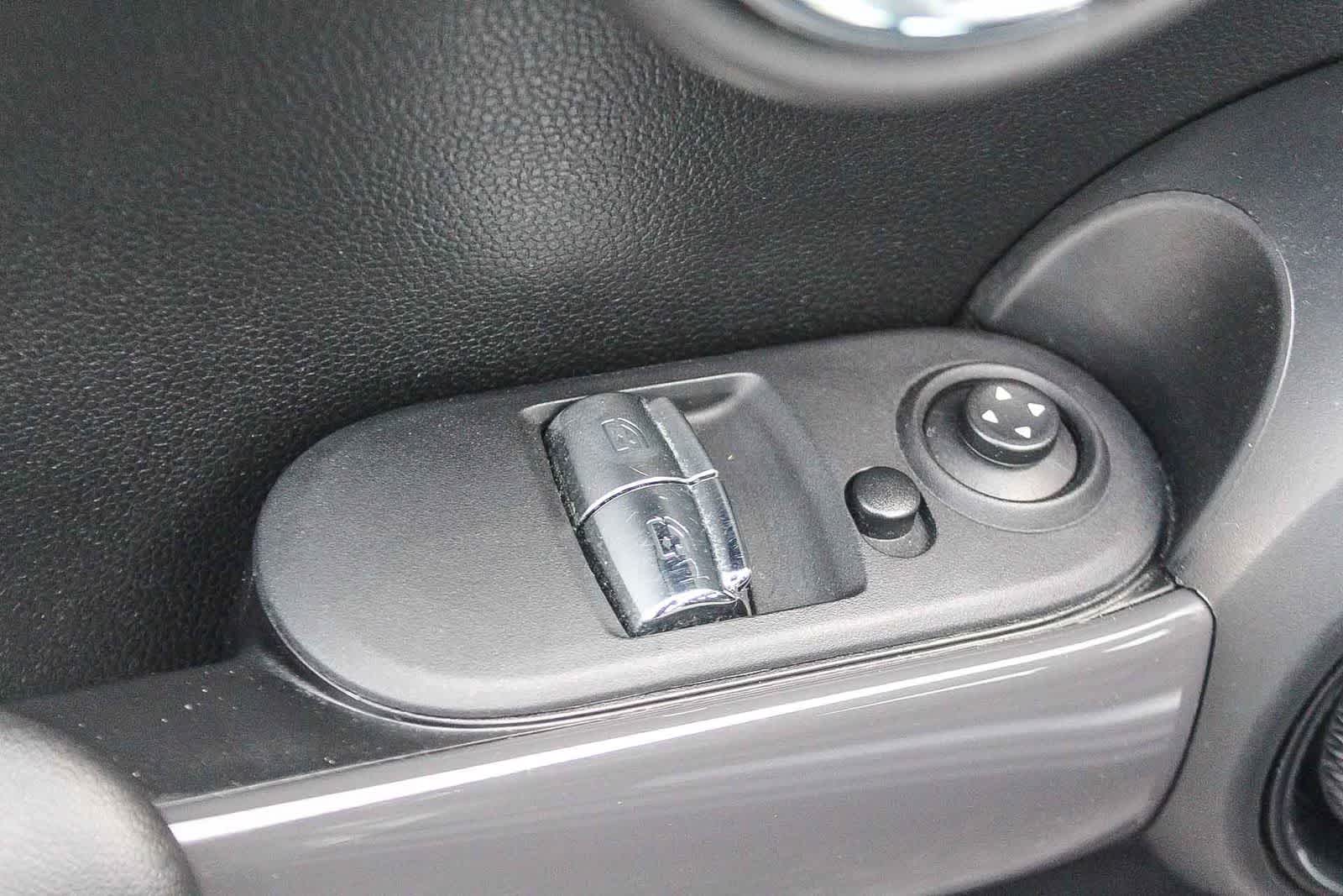 Thumbnail: 2017 MINI Cooper Hardtop - 26