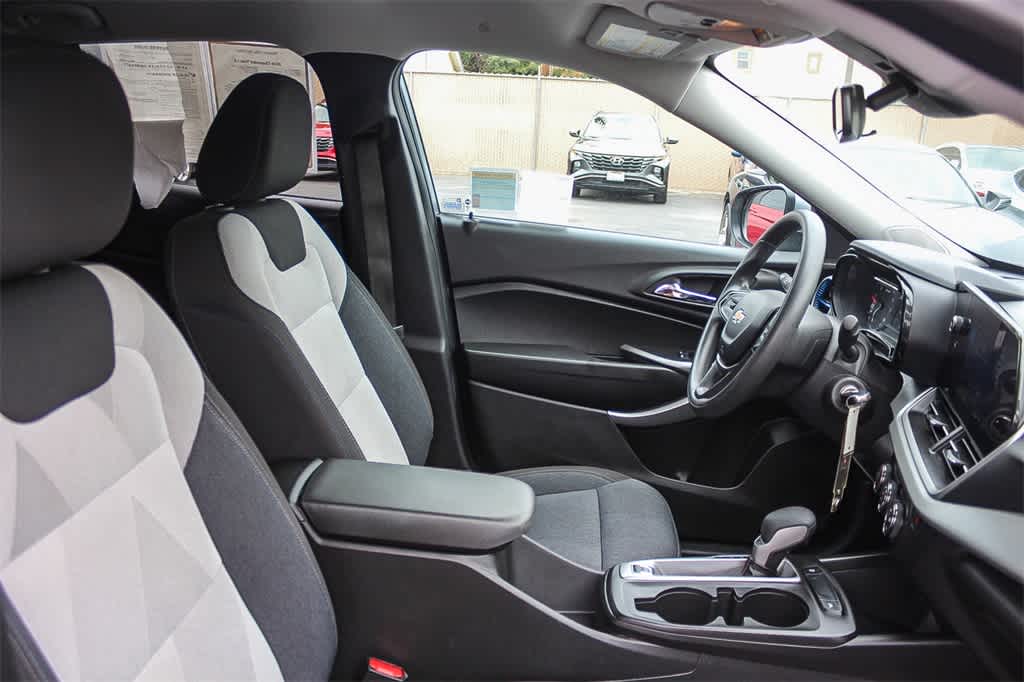 2024 Chevrolet Trax LS 16