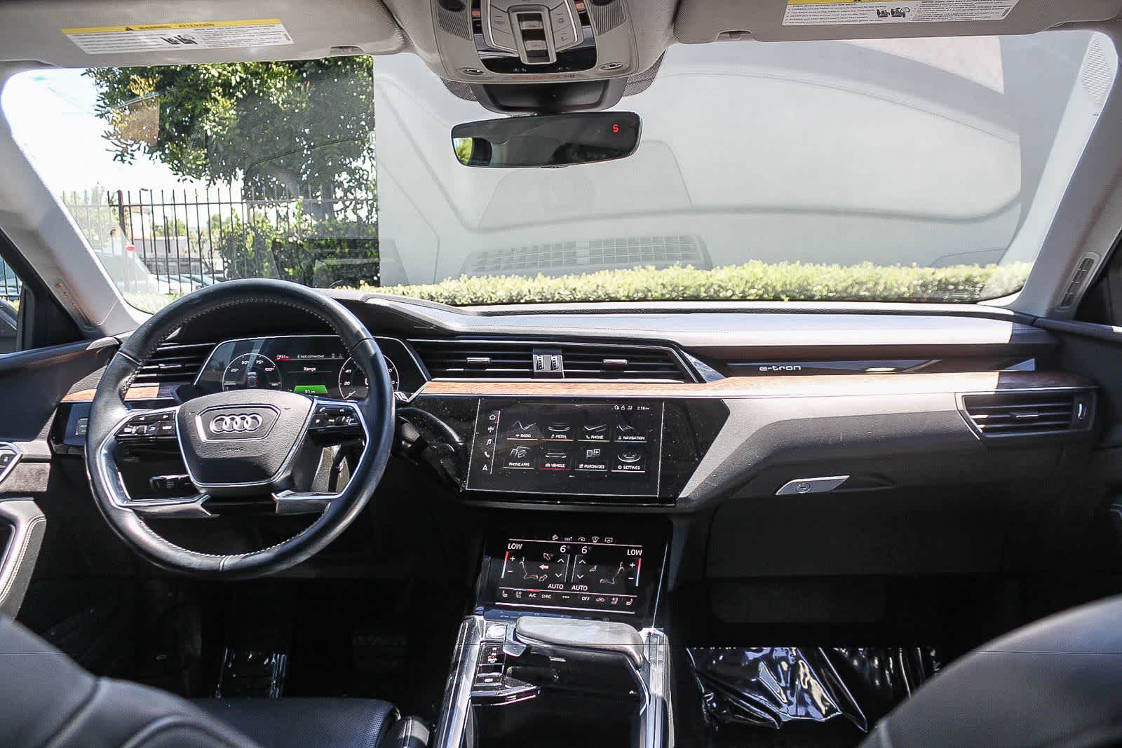 Thumbnail: 2019 Audi e-tron - 16