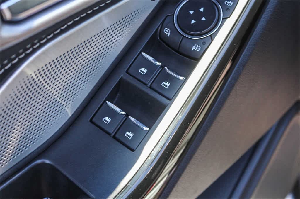 Thumbnail: 2022 Ford Explorer - 24