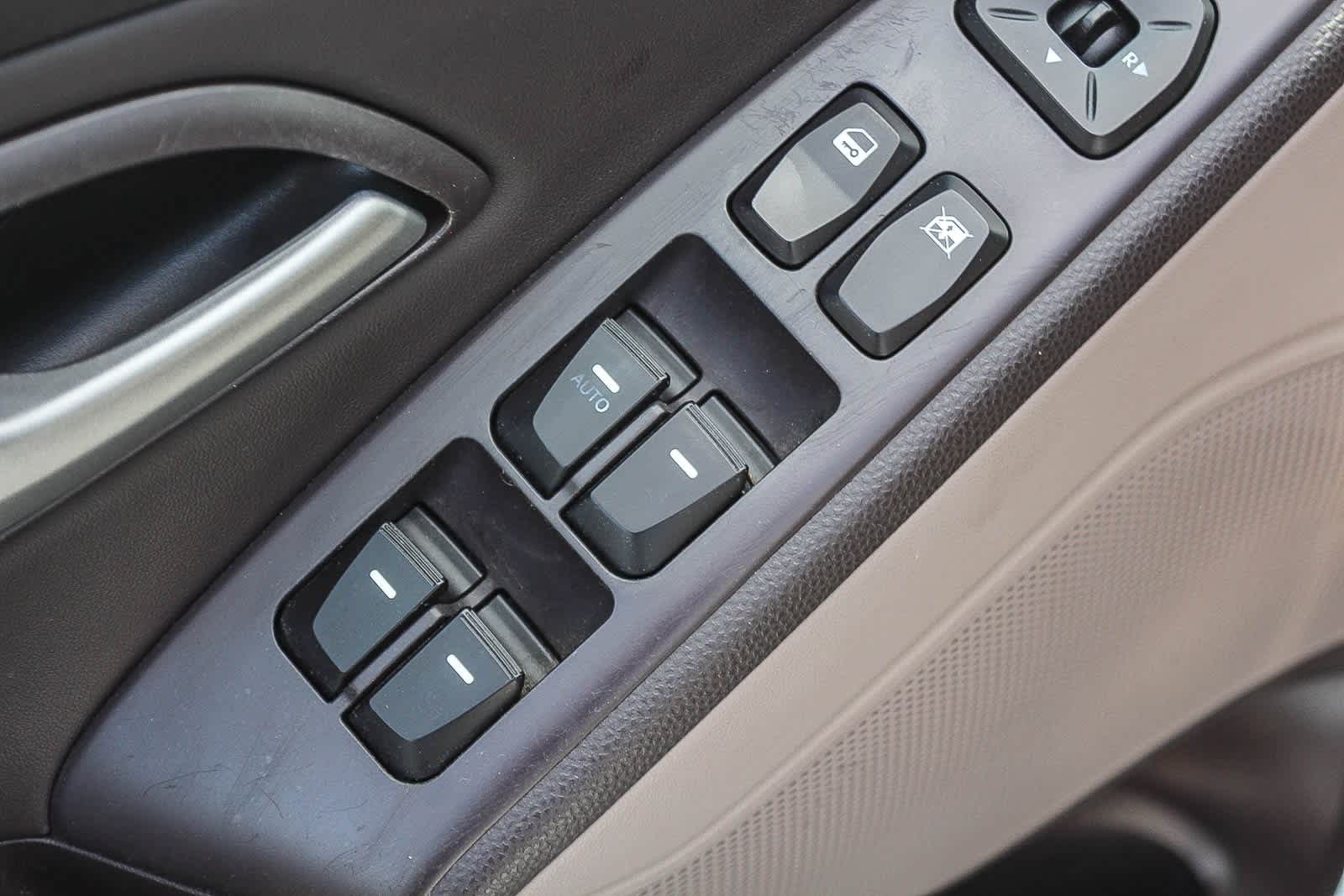 Thumbnail: 2012 Hyundai Tucson - 28