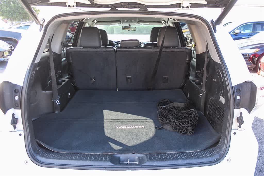 Thumbnail: 2015 Toyota Highlander - 25