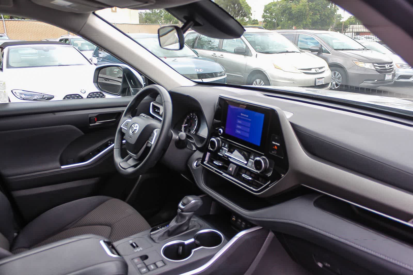 Thumbnail: 2025 Toyota Highlander - 21
