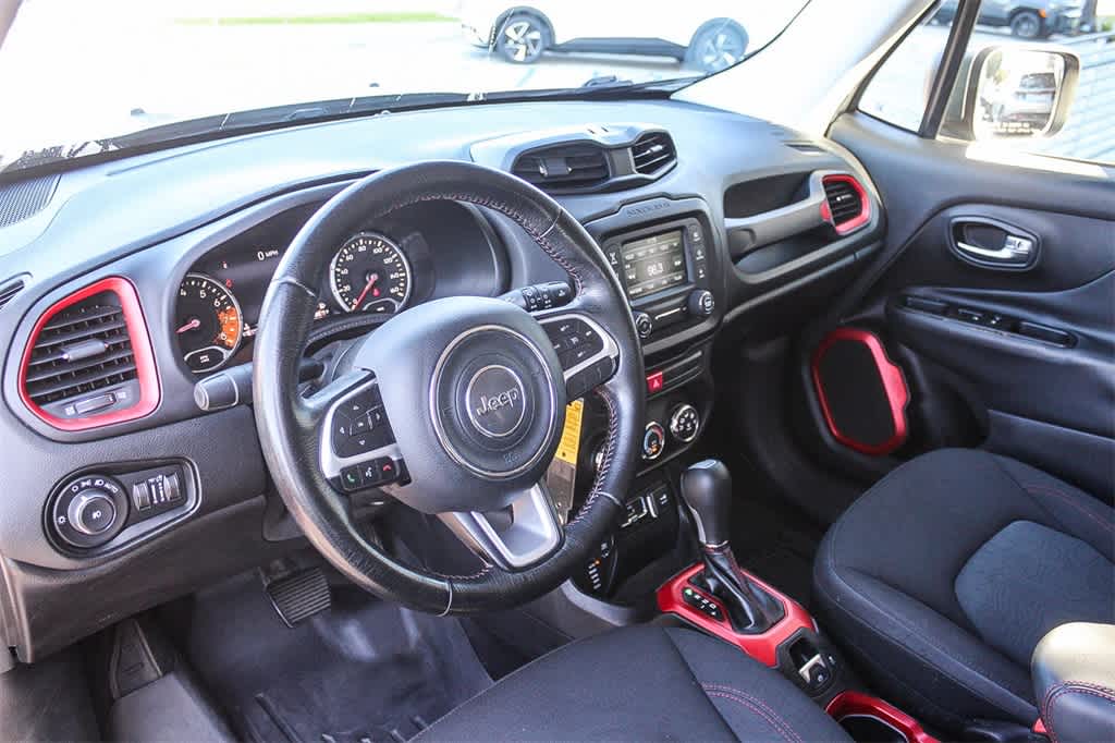 Thumbnail: 2015 Jeep Renegade - 17