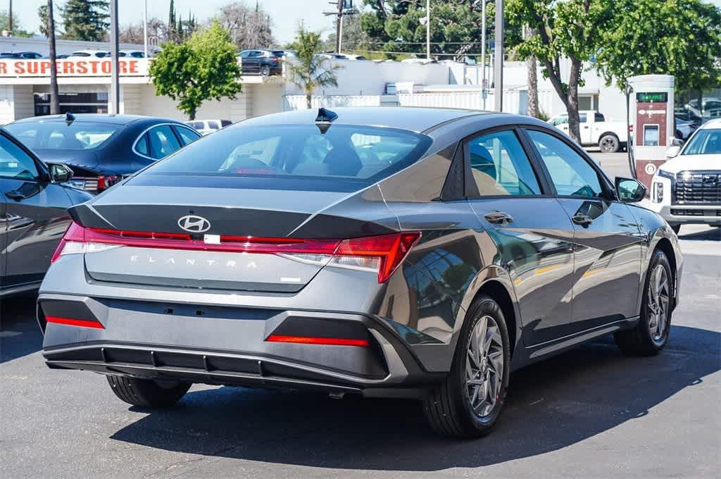 Thumbnail: 2025 Hyundai Elantra - 4