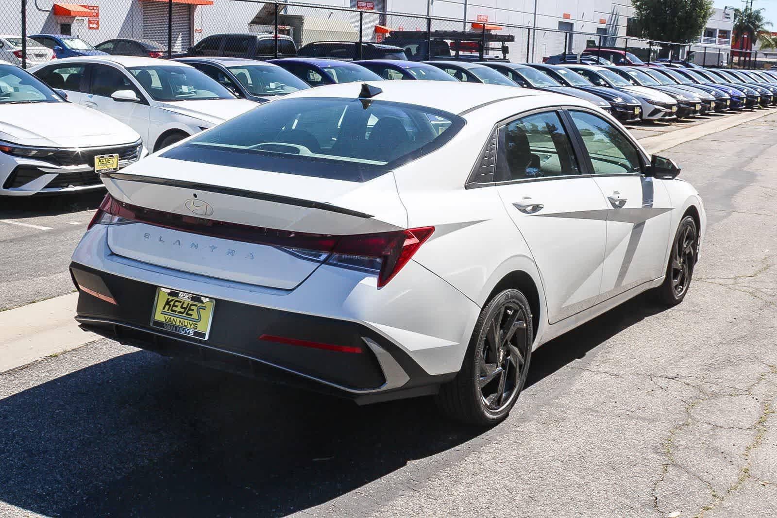 Thumbnail: 2026 Hyundai Elantra - 4