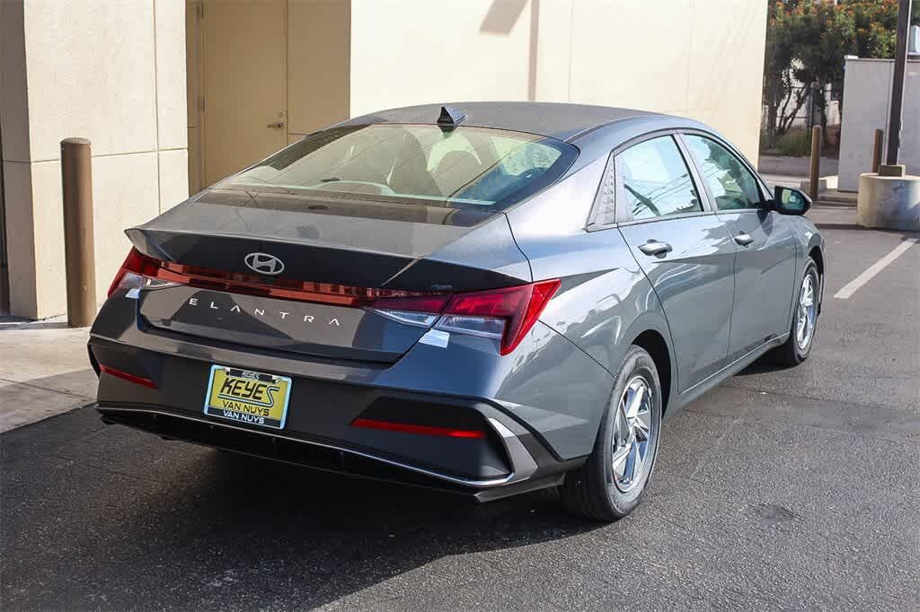Thumbnail: 2026 Hyundai Elantra - 4