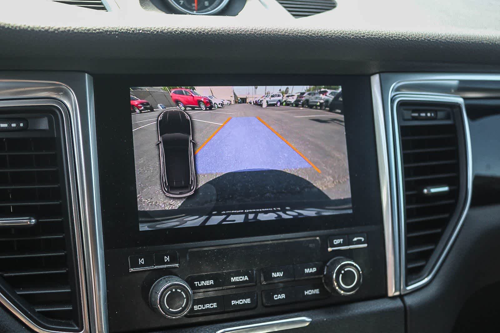 Thumbnail: 2018 Porsche Macan - 33