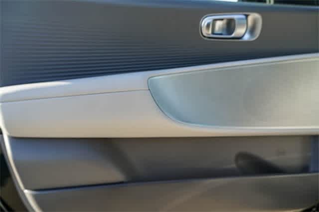 Thumbnail: 2023 Hyundai Ioniq 6 - 21