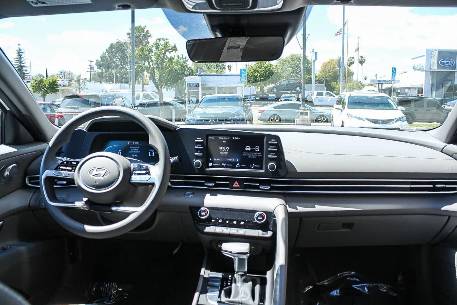 Thumbnail: 2025 Hyundai Elantra - 17