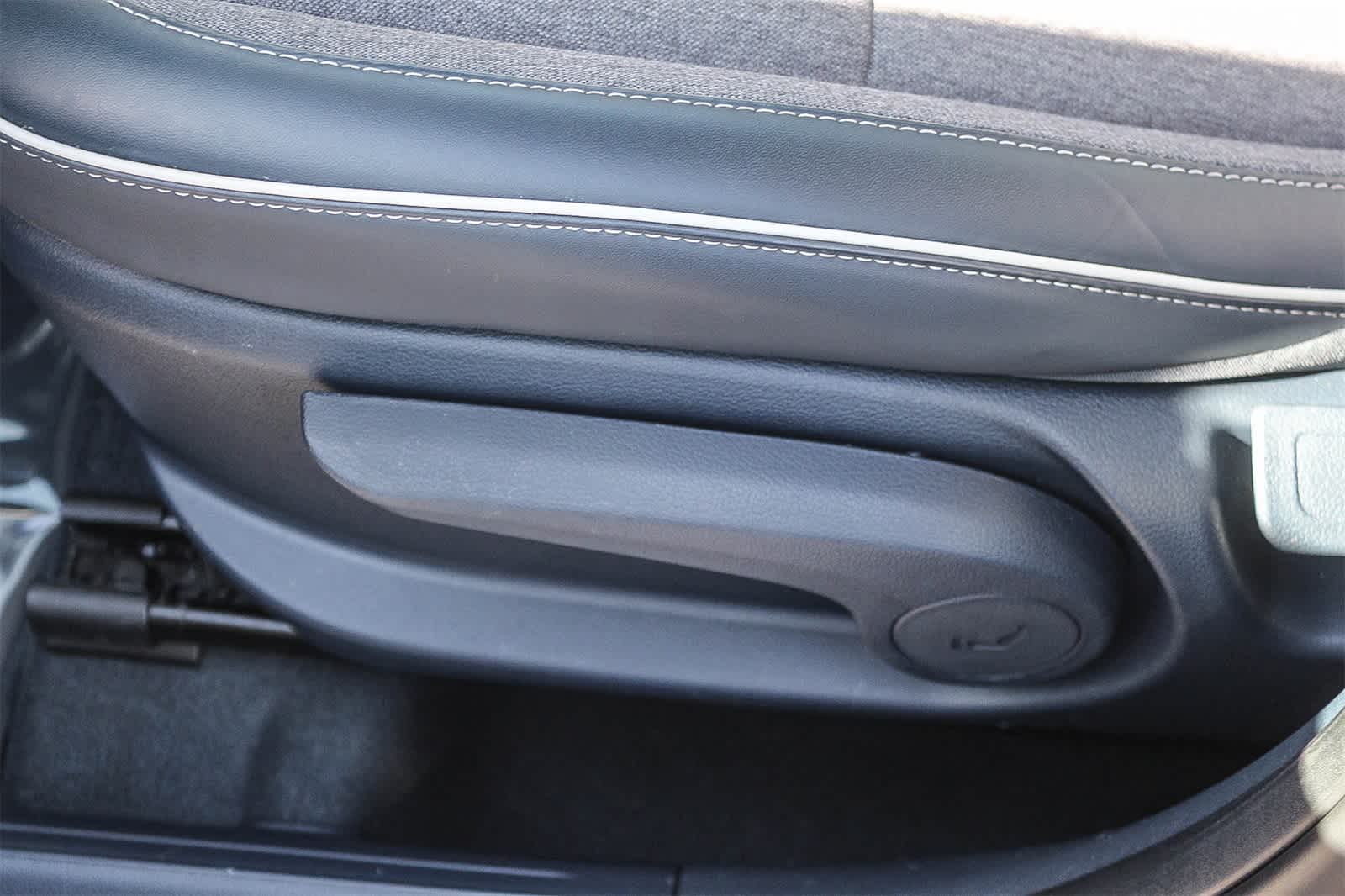 Thumbnail: 2023 Hyundai Venue - 27