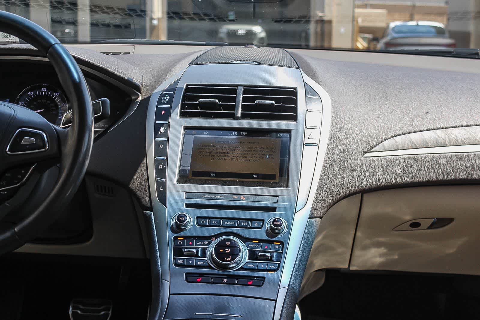 Thumbnail: 2019 Lincoln MKZ - 18