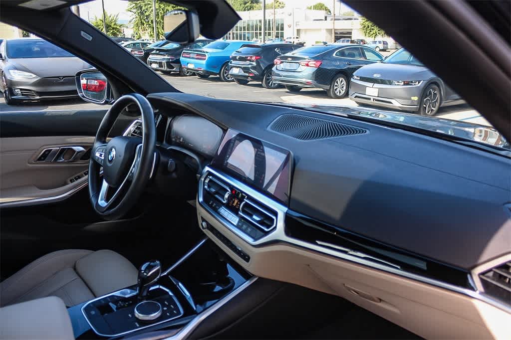 Thumbnail: 2019 BMW 3 Series - 16