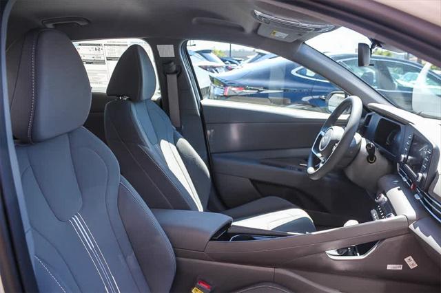 2025 Hyundai Elantra Blue 18