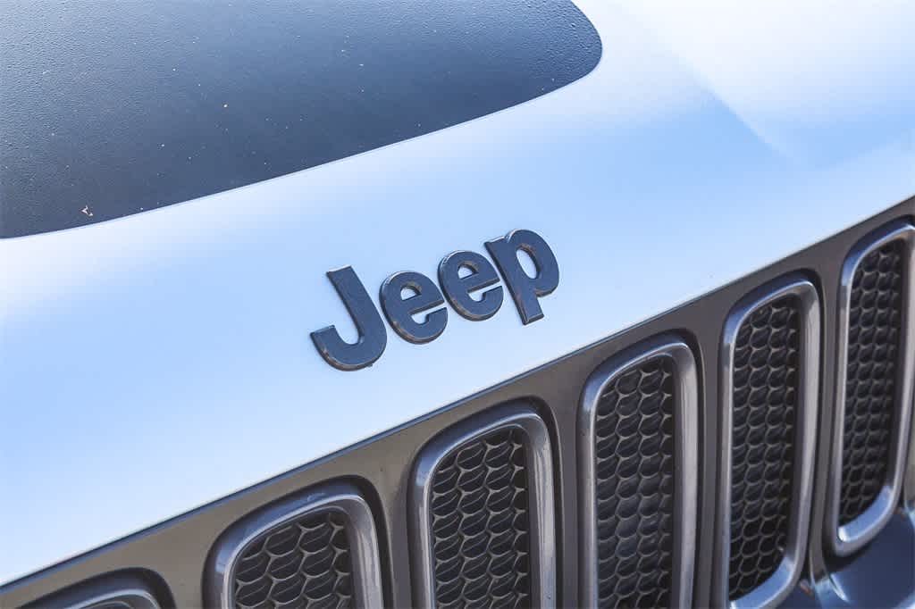 Thumbnail: 2015 Jeep Renegade - 11